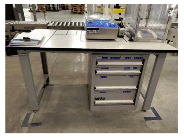 不銹鋼工作臺帶工具柜蘇州，專注品質(zhì)，柜用十年【天金岡】