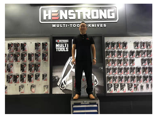 德資企業考察團隊走進工具柜廠家天金岡，實地考察工廠！