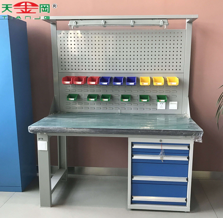 重型鉗工臺(tái)使用的材料是什么？