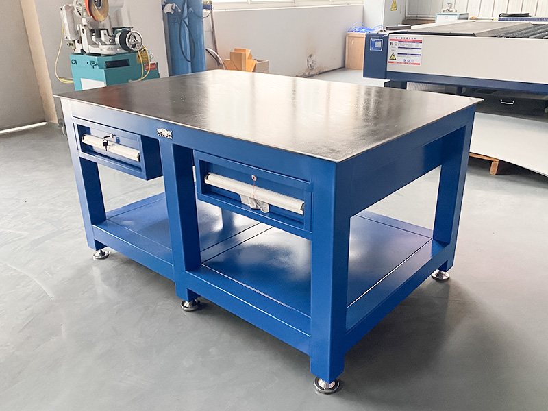 鋼板鉗工臺有什么特點(diǎn)和哪些樣式？