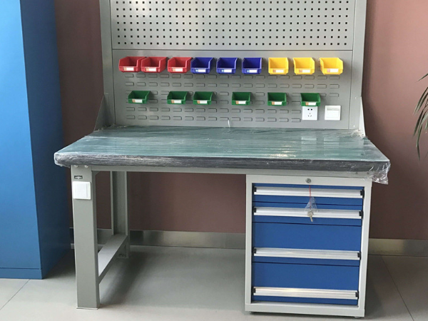 專業生產的鉗工工作臺有哪些優點？【天金岡】