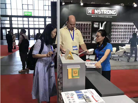 工具柜廠家天金岡廣受外國(guó)有人喜愛