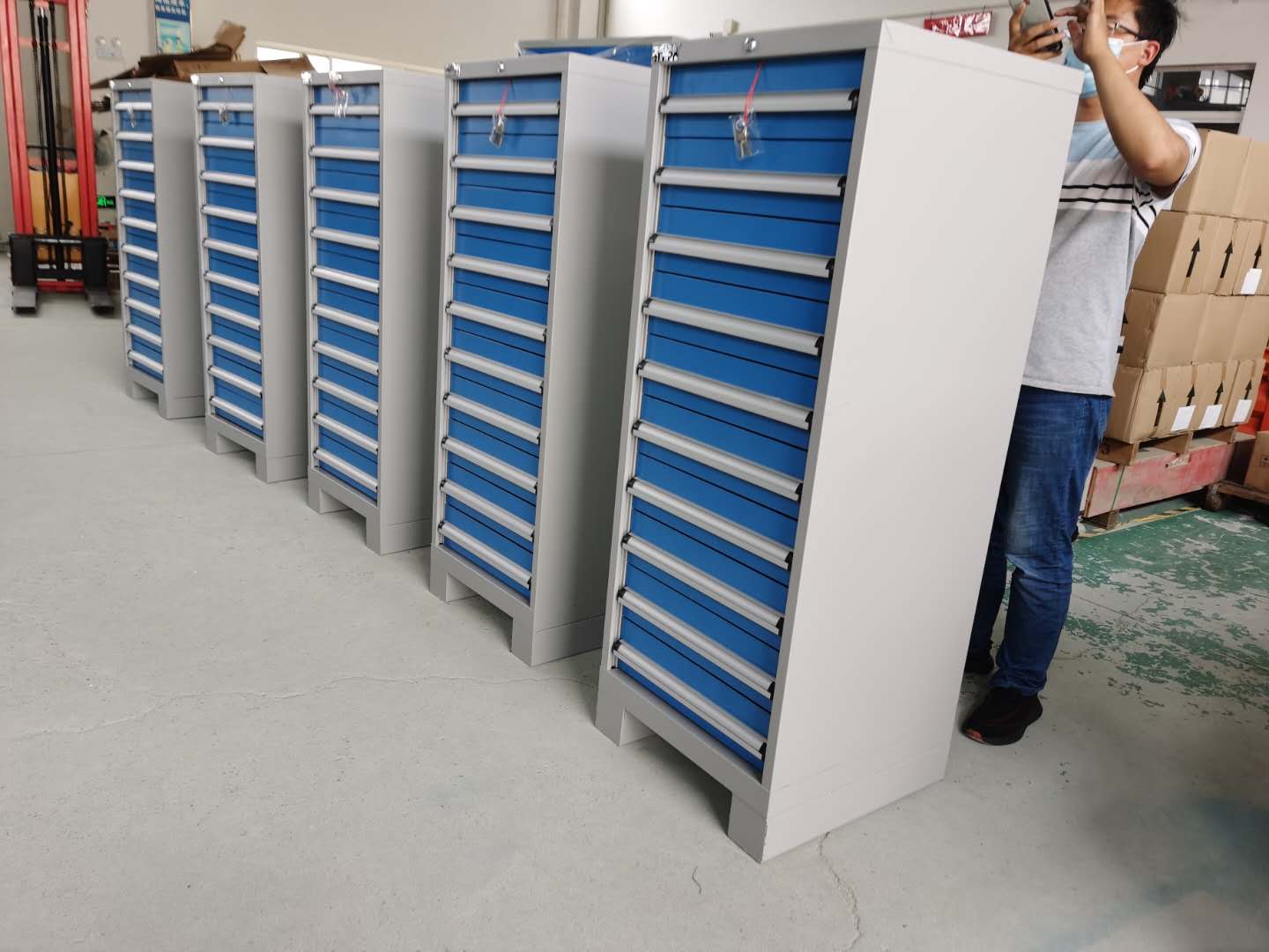 上海工作臺工具柜生產(chǎn)廠家